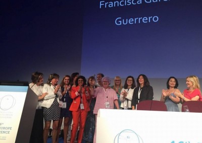 Premio HAP a Francisca Guerrero Presidente EMDR Spagna con particolare riconoscimento a Vittoria Beretta e a tutto il gruppo, tra cui la Dott.ssa Elisa Faretta, che ha collaborato nei corsi Emdr a Cuba in questi